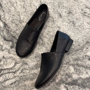 SALE BOC 8.5 8 1/2 Black Leather Loafer Pull Slip On Cushioned Flats